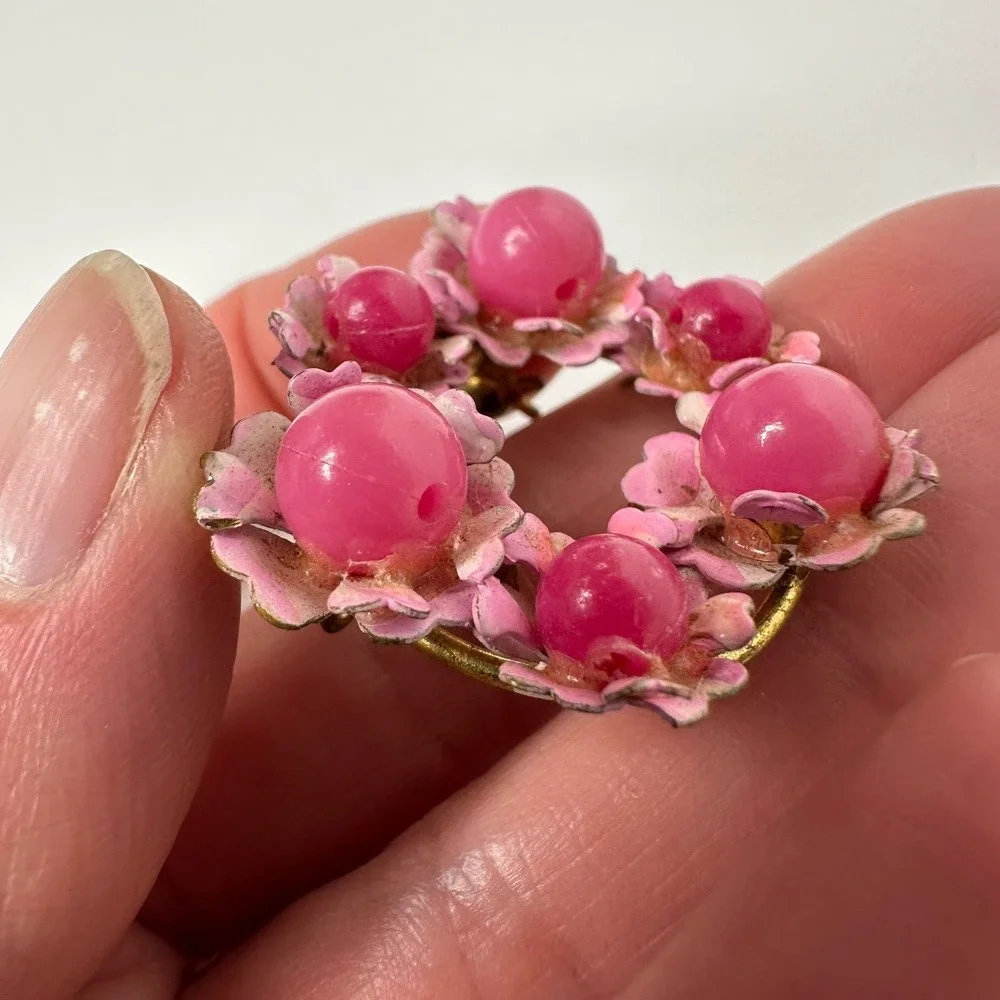 Vtg Pink Enamel Flower Wreath Brooch Gold Tone Plastic Beads Pin Spring Kitsch